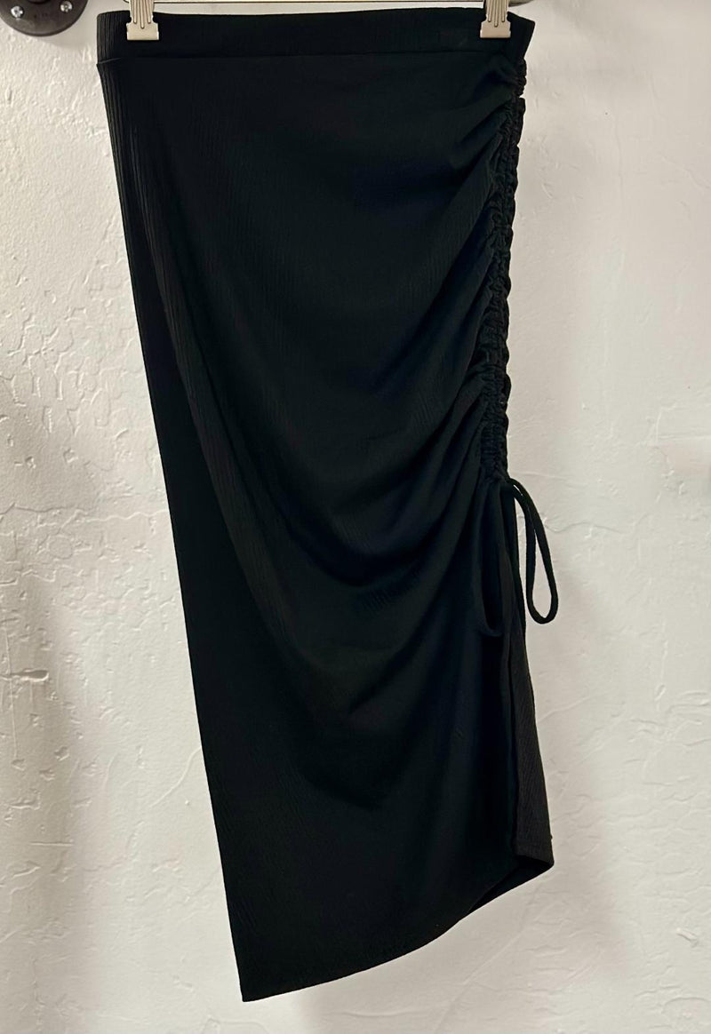 Bold Girl Side Ruched Midi Skirt - Black